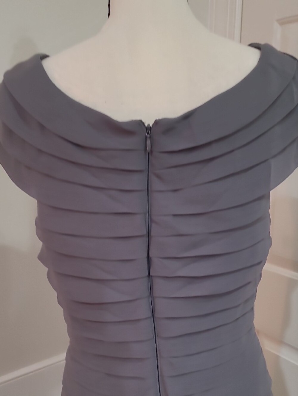 Dress Barn Tiered Shutter-Pleat Gray Shift Dress - Size 20 - Picture 6 of 9